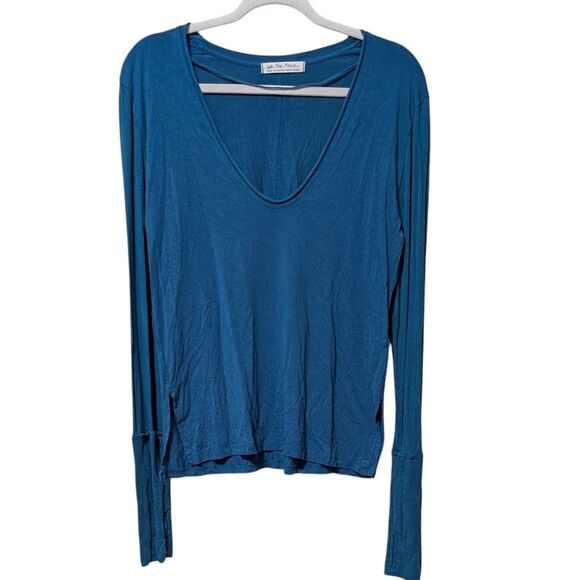 Free People Fresh & Clean top size Medium long sleeve teal v-neck side slits - Picture 1 of 11
